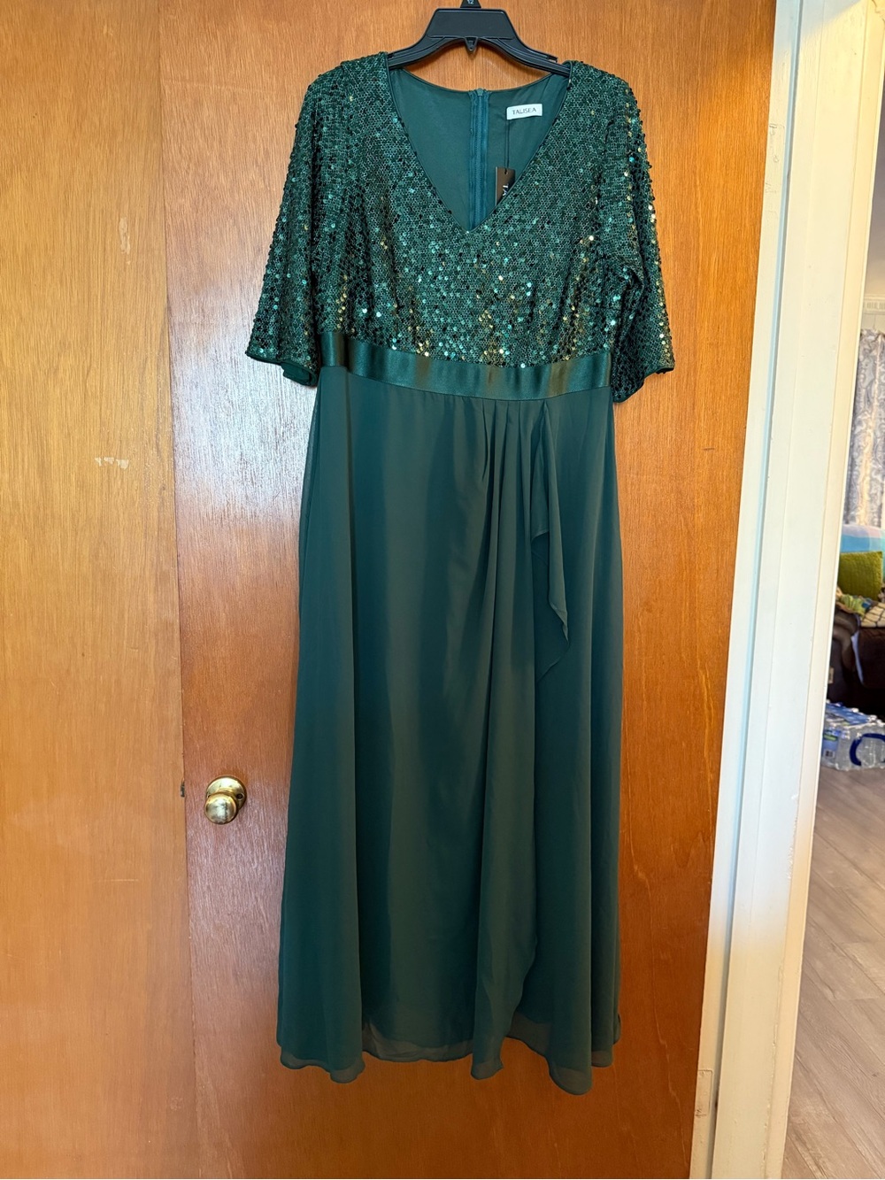 TALISEA Emerald Sequin V-Neck Maxi cocktail dress